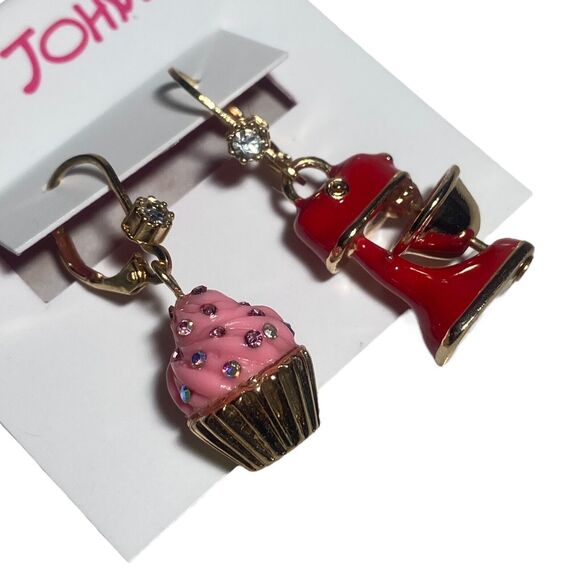 BETSEY JOHNSON Stand Mixer Cupcake Drop Earrings Gold Tone Pink Red Enameled NEW - Picture 2 of 6